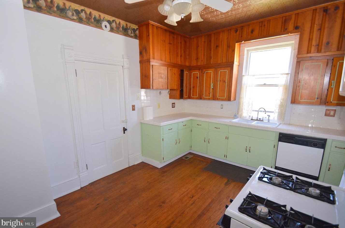 151 Fairfax St, Berkeley Springs WV  25411-3237 exterior