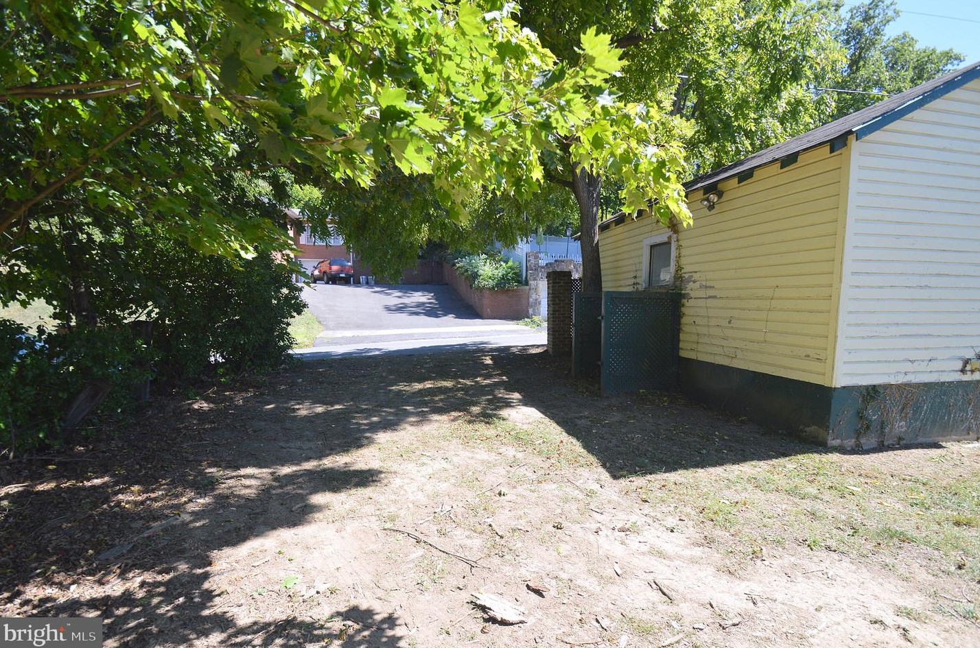 151 Fairfax St, Berkeley Springs WV  25411-3237 exterior