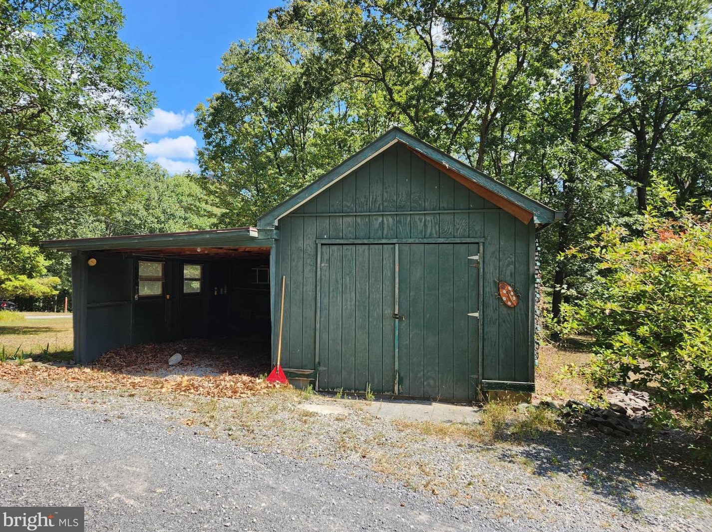 228 Greenbriar Ln, Berkeley Springs, WV 25411