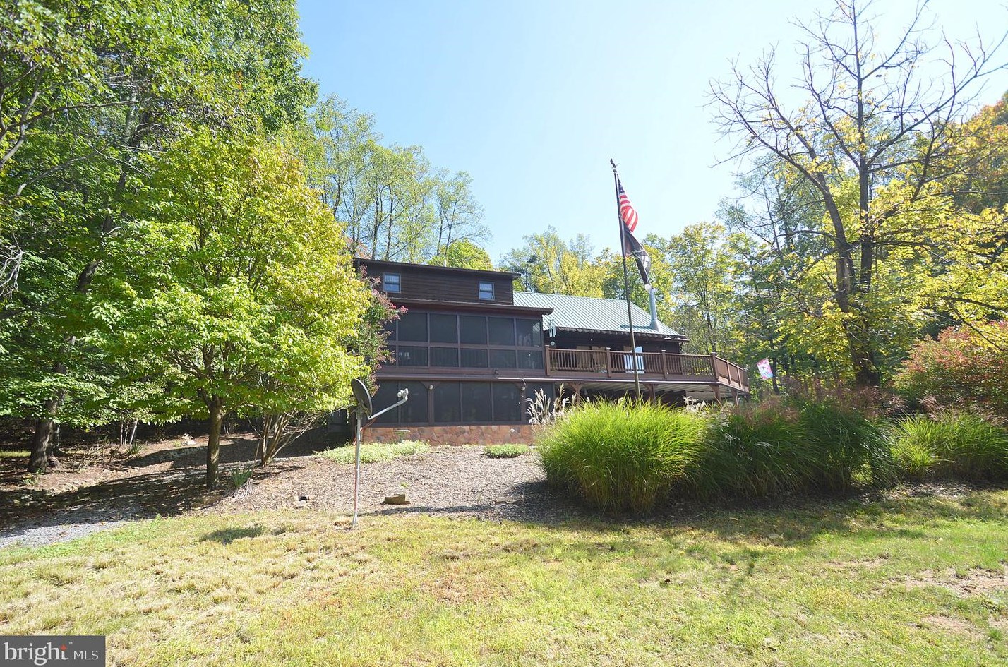 236 Spicy Cedar Ln, Berkeley Springs, WV 25411