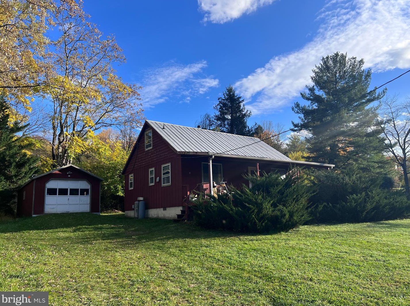 236 Harrison Ave, Berkeley Springs, WV 25411