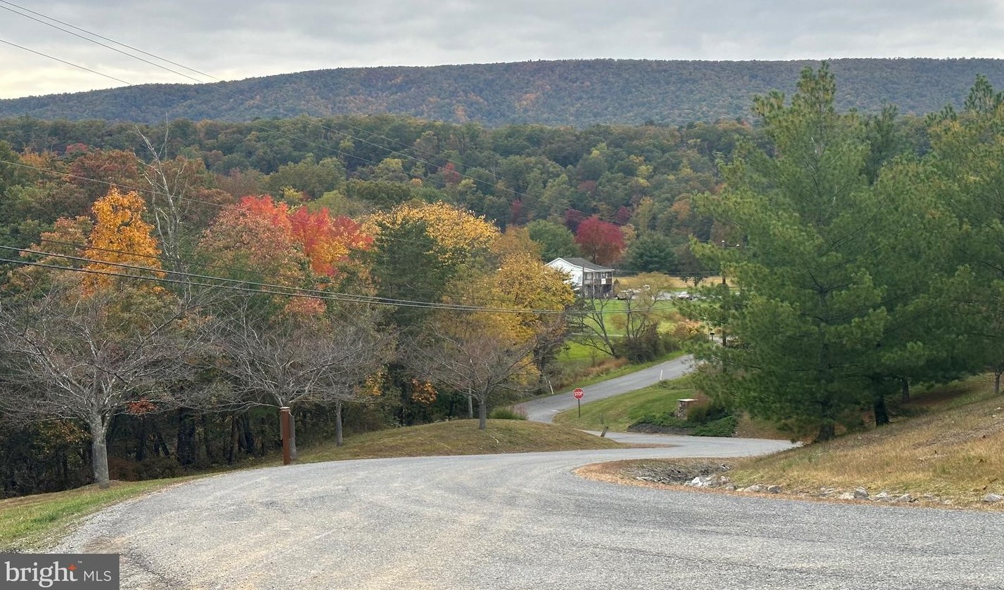 30 Cielo Ln, Berkeley Springs, WV 25411