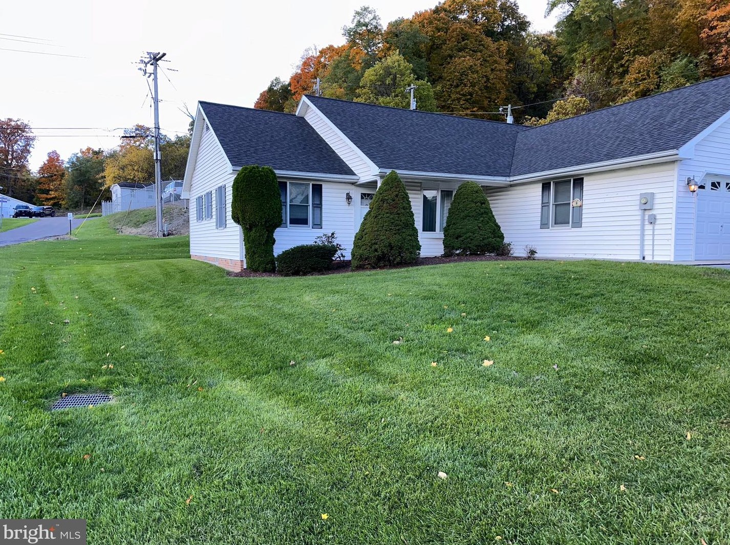 9 Garden Ter, Berkeley Springs, WV 25411