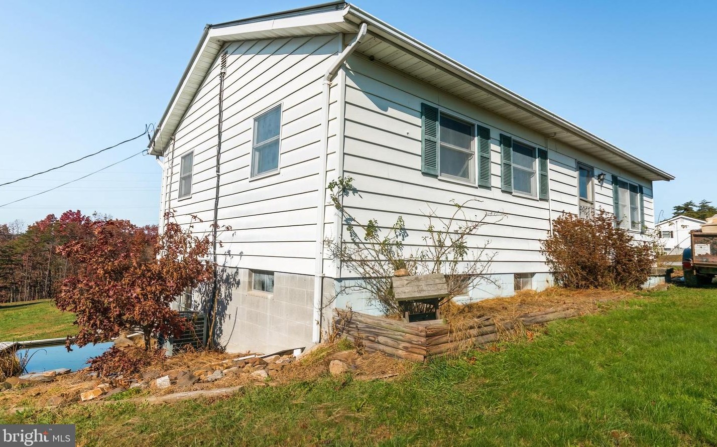 11 Azalea Ct, Berkeley Springs, WV 25411