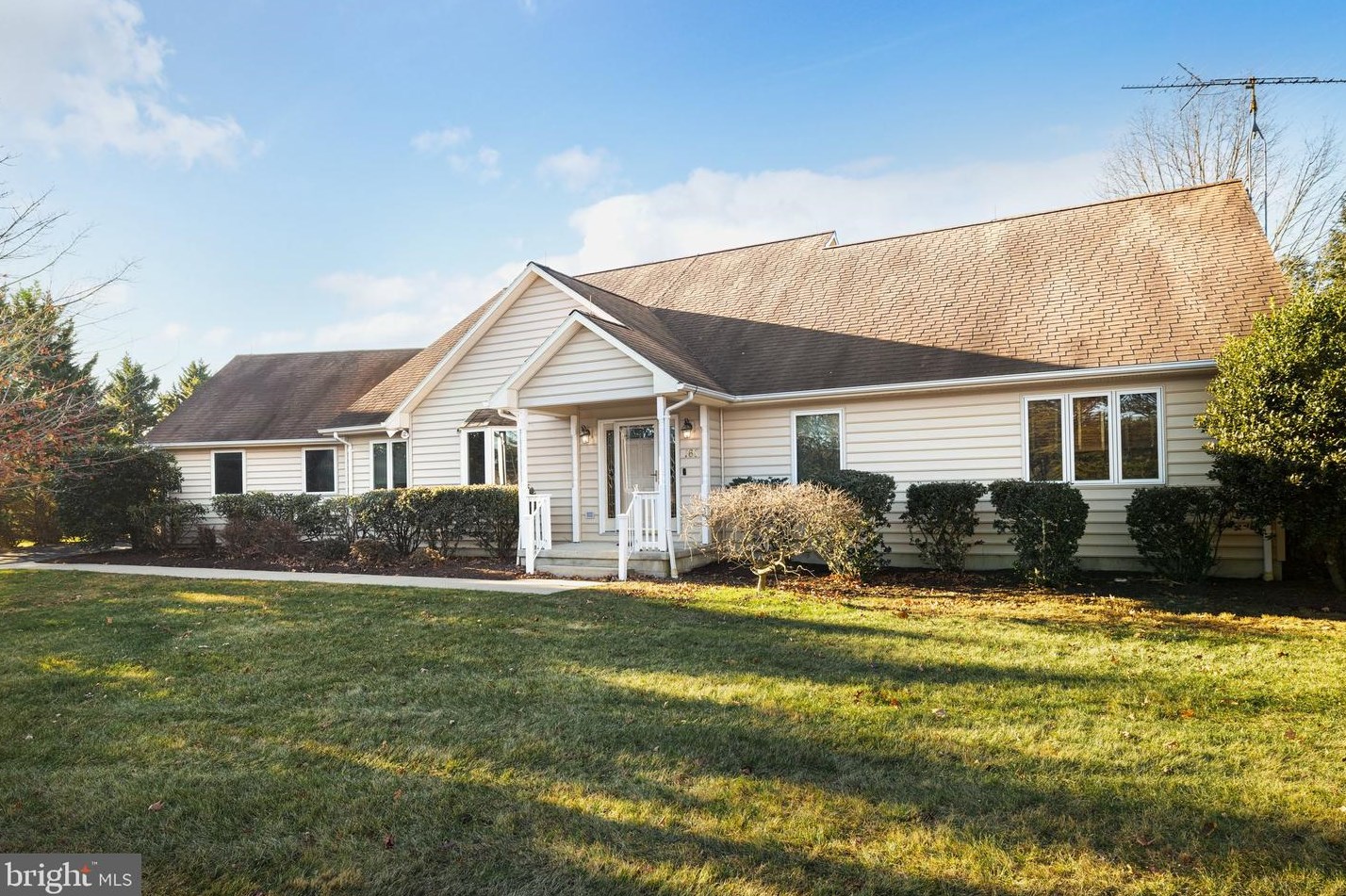 168 Dawson Farm Ln, Berkeley Springs, WV 25411