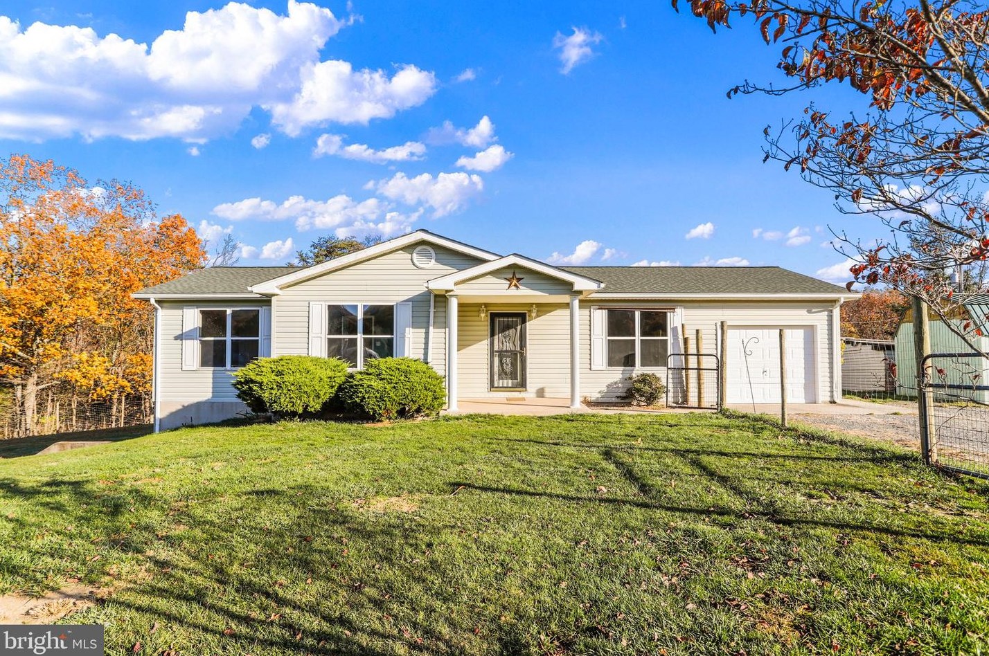 161 Cedar Ridge Dr, Berkeley Springs, WV 25411