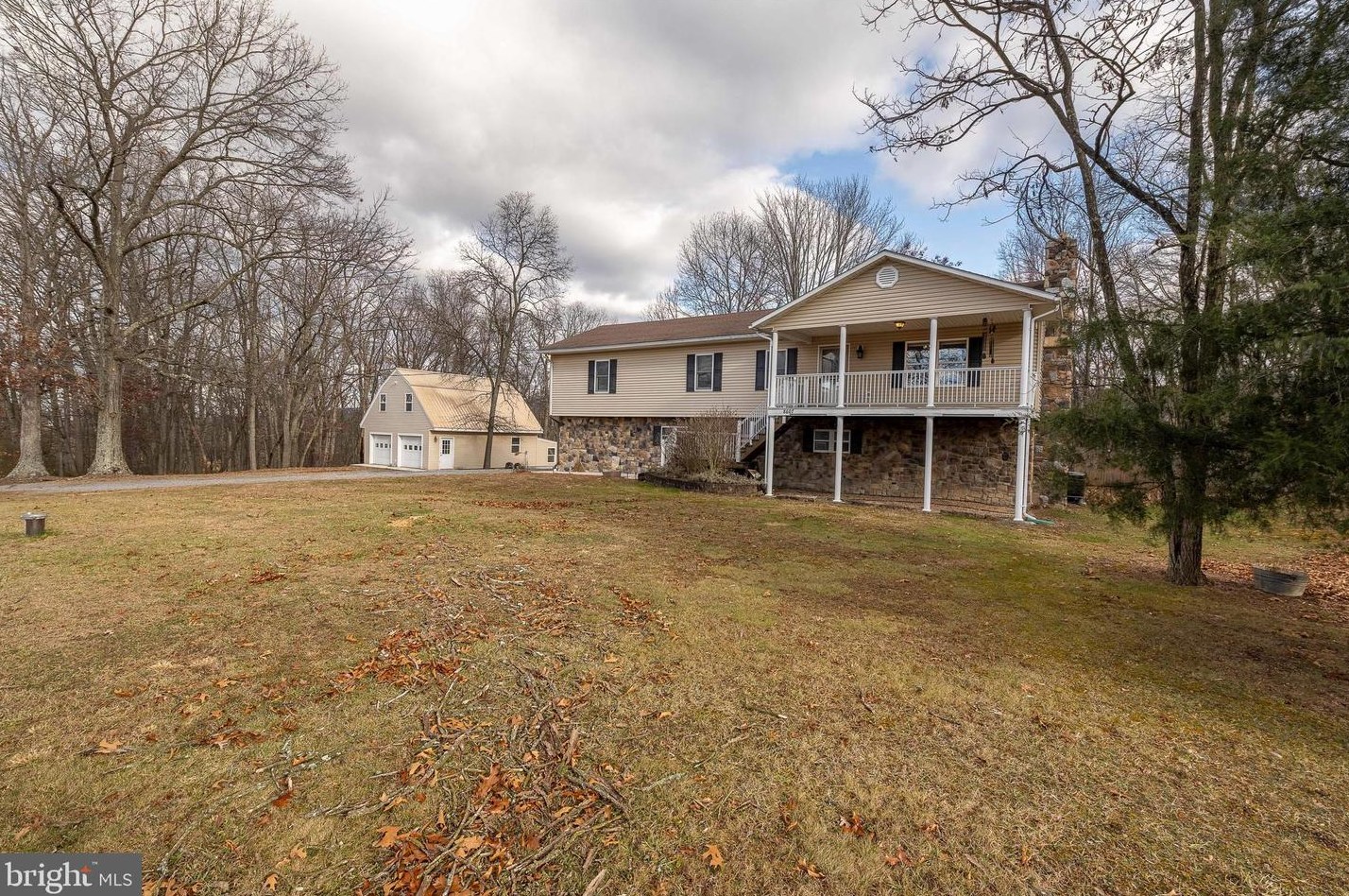 8607 Winchester Grade Rd, Berkeley Springs, WV 25411