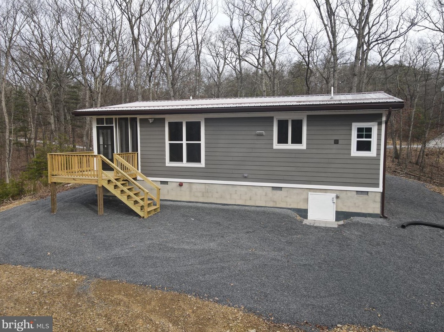275 Oak Forest Ln, Berkeley Springs, WV 25411