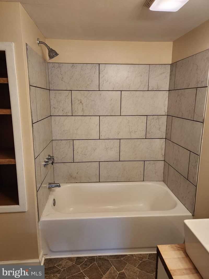 45 N Green St Apt 2, Berkeley Springs, WV 25411