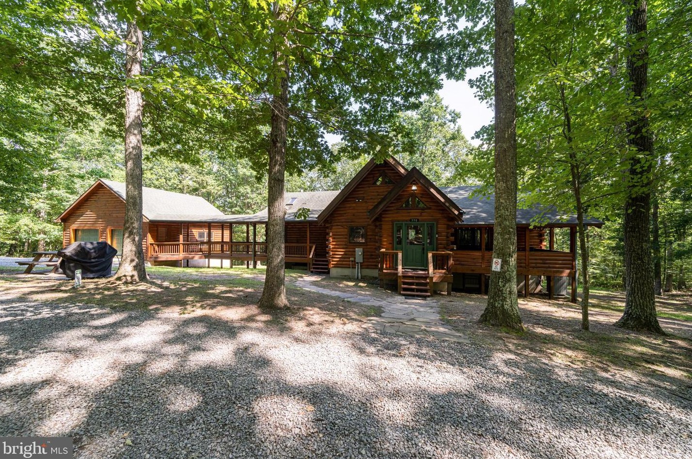 390 Rosebud Ln, Great Cacapon, WV 25422