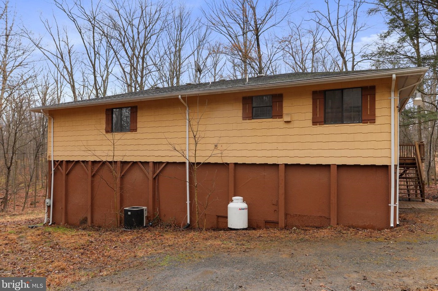 406 Feather Bed Ln, Hedgesville WV 25427-5292 exterior