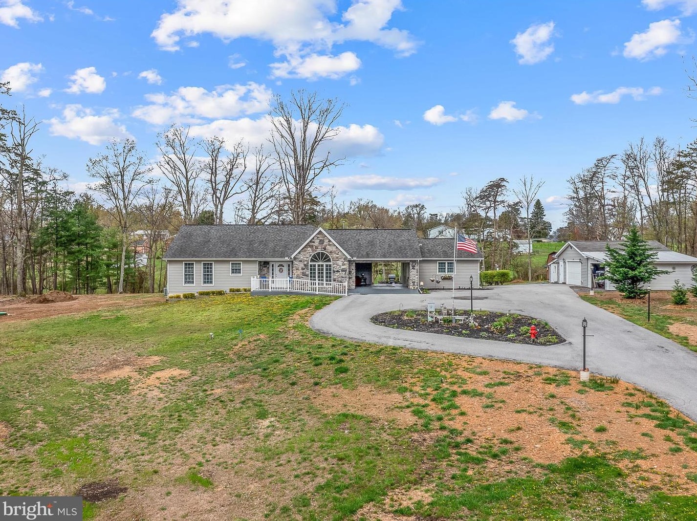 136 Lawyer Ln, Berkeley Springs, WV 25411