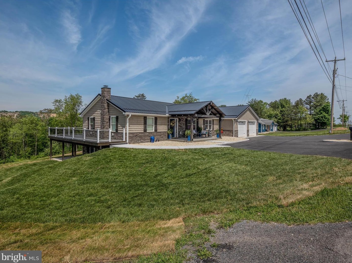 969 Fairview Dr, Berkeley Springs, WV 25411