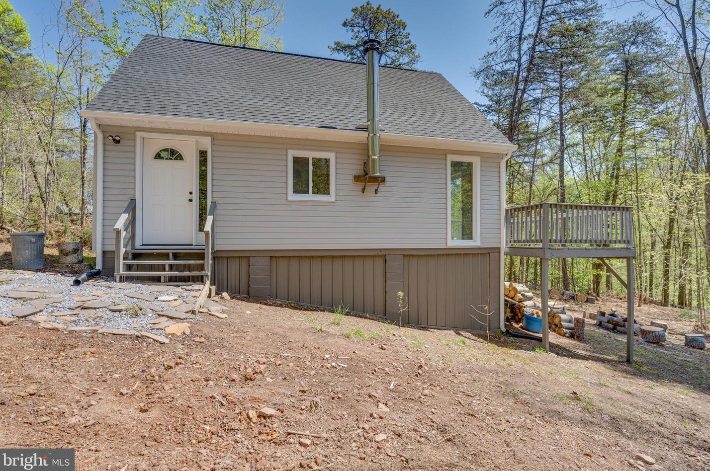 68 Buckskin Ln, Berkeley Springs, WV 25411