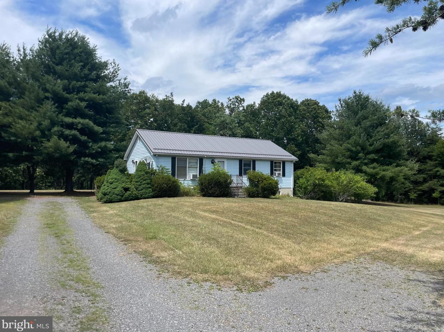 254 Old Mill Manor Dr, Berkeley Springs, WV 25411