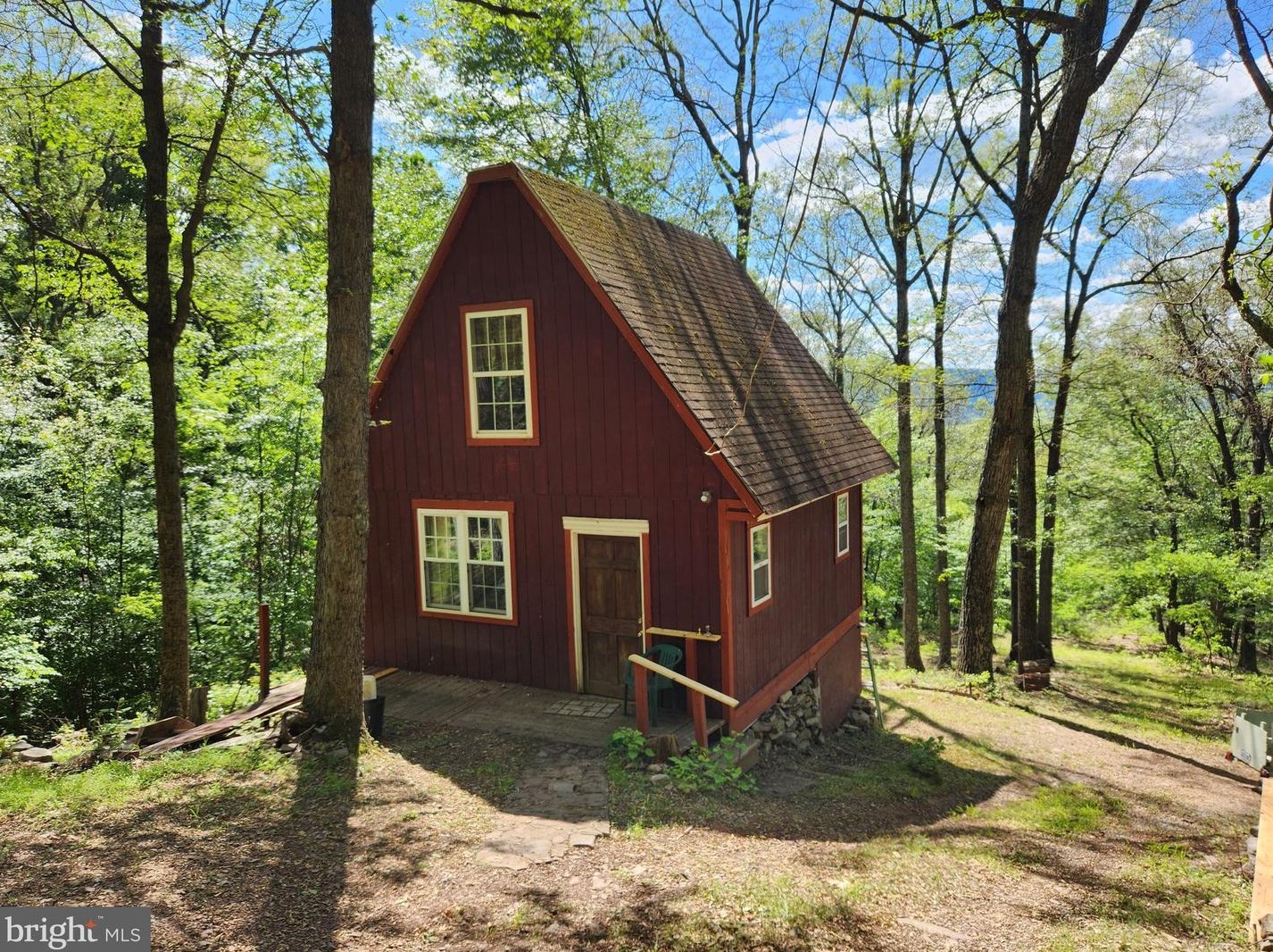 689 Lonesome Pine Ln, Great Cacapon, WV 25422
