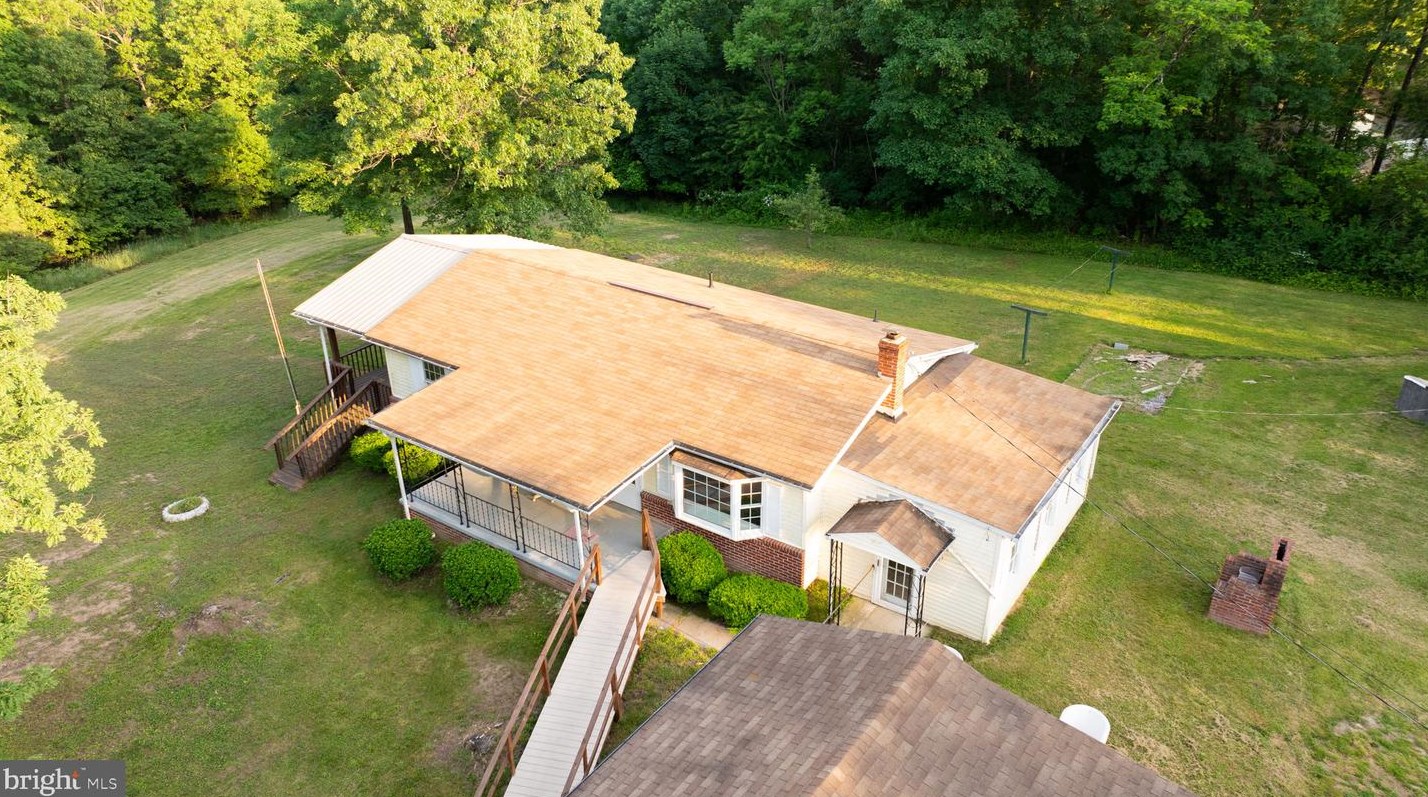 555 Honeycrest Dr, Berkeley Springs, WV 25411-4745