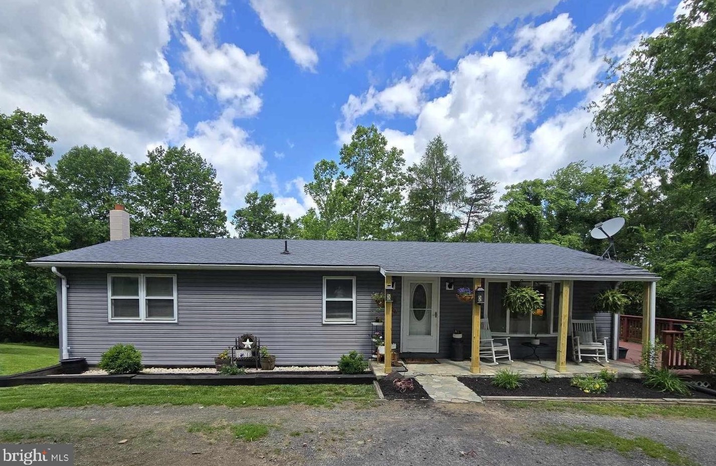 36 Hampshire Ln, Berkeley Springs, WV 25411