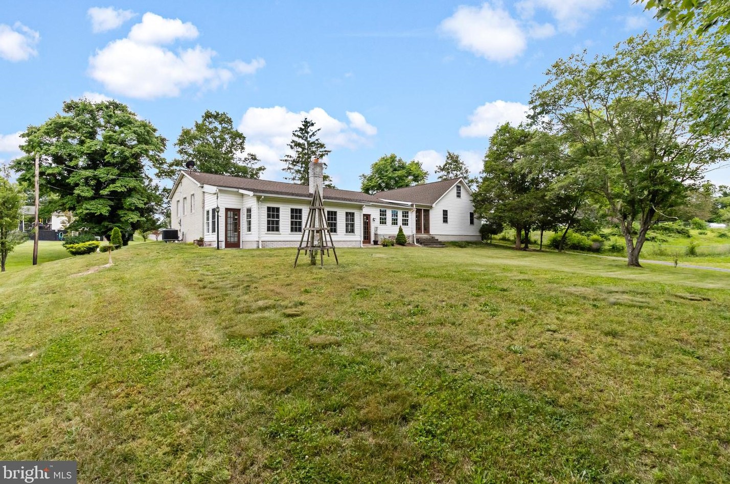 48 Calvin Unger Ln, Berkeley Springs WV 25411-5181 exterior