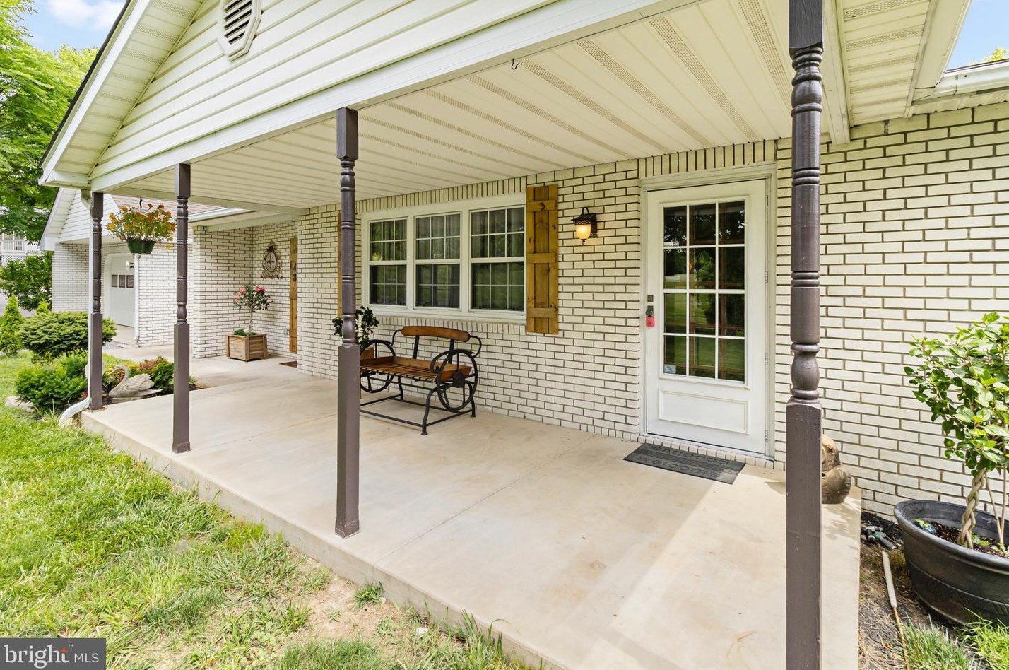 48 Calvin Unger Ln, Berkeley Springs WV 25411-5181 exterior