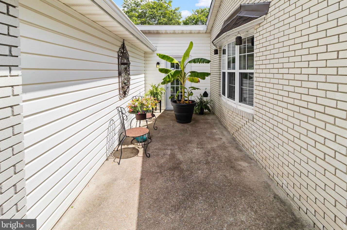 48 Calvin Unger Ln, Berkeley Springs WV 25411-5181 exterior