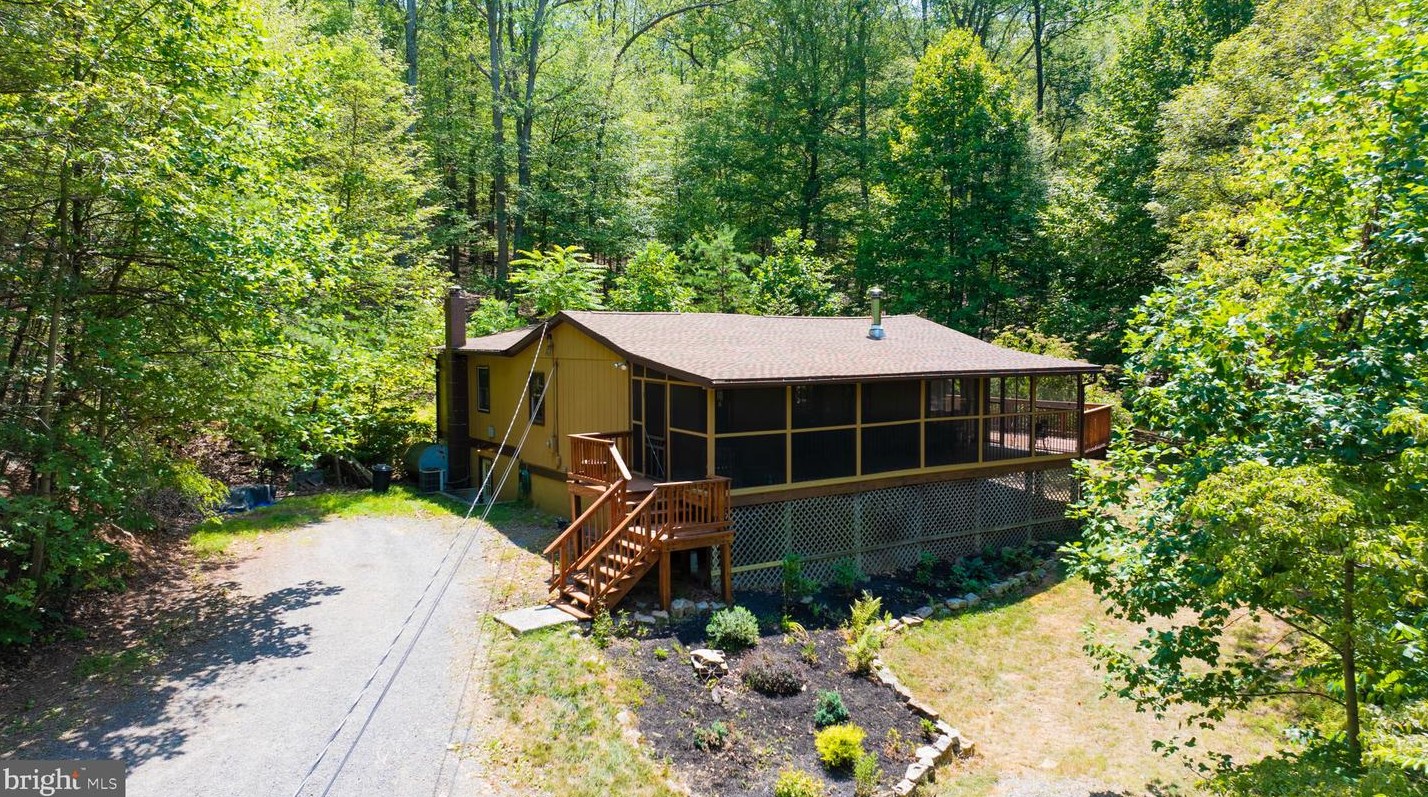 132 Hill Top Rd, Great Cacapon, WV 25422