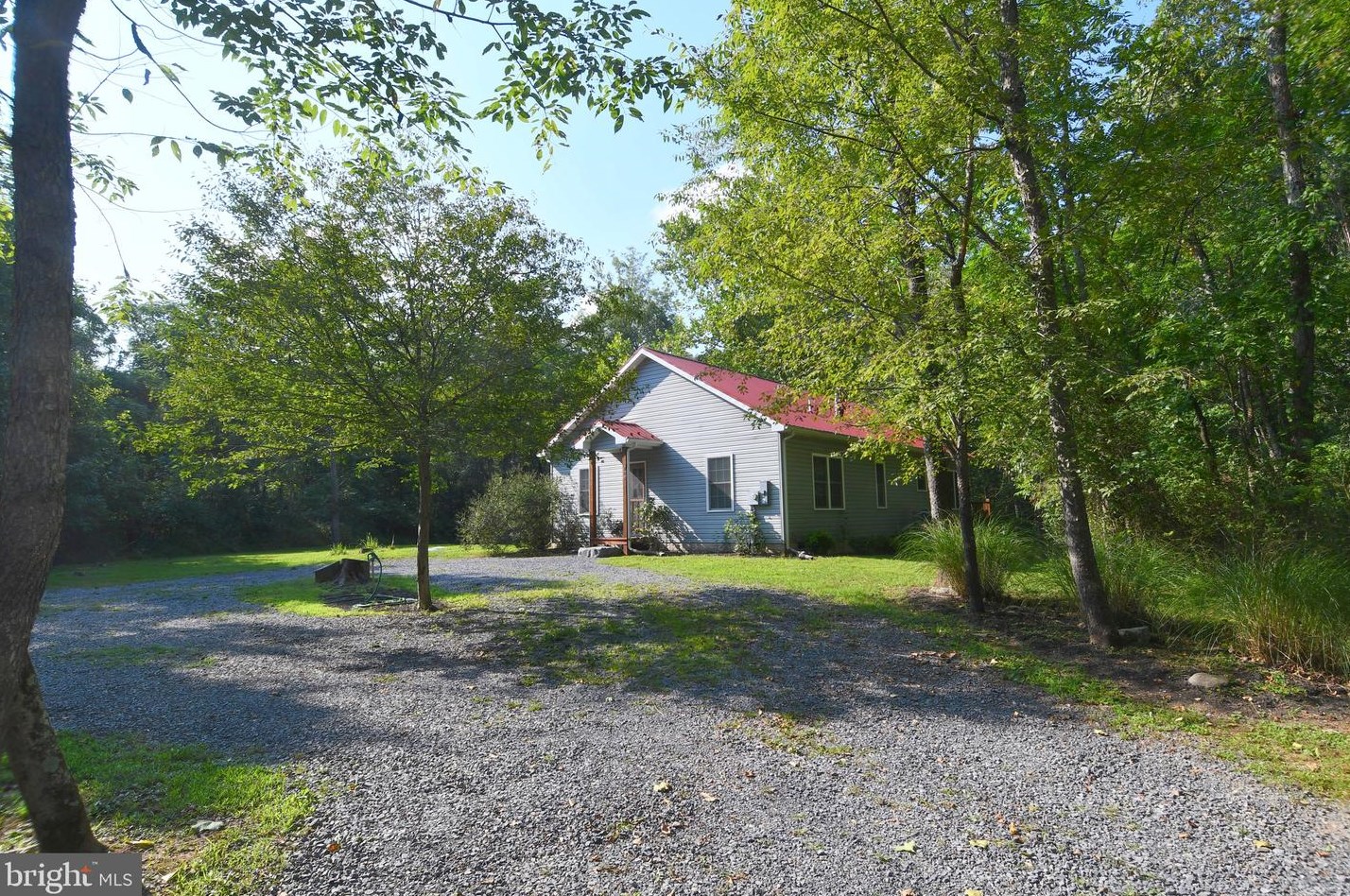448 Foggy Bottom Ln, Berkeley Springs, WV 25411