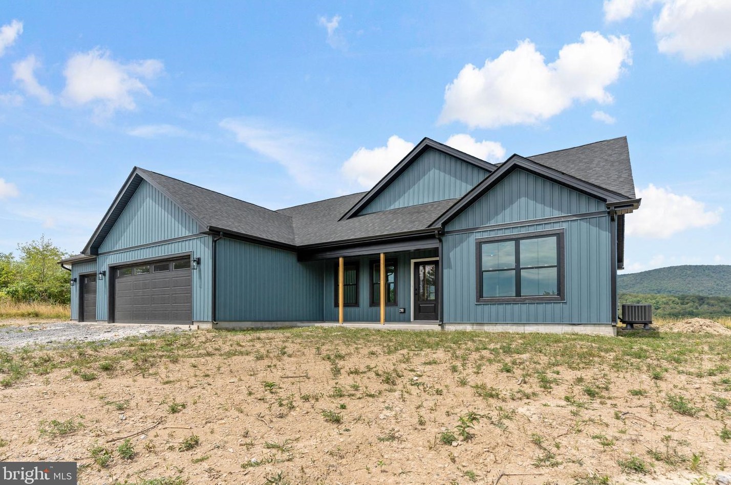 1536 Apple Orchard Cir, Berkeley Springs, WV 25411