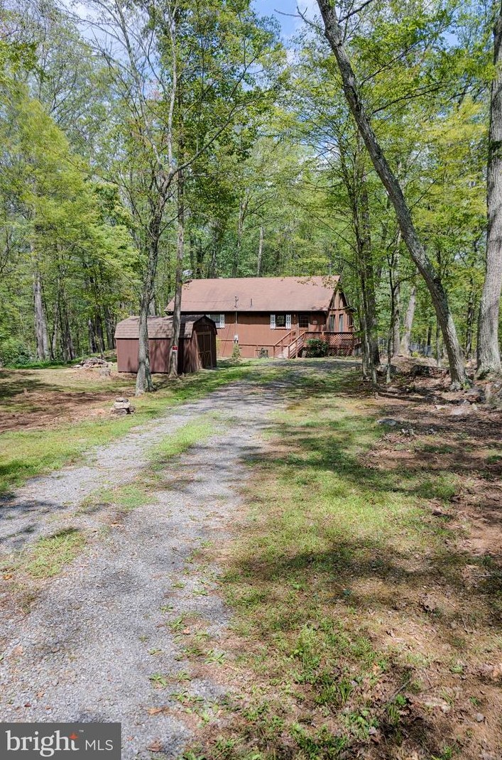 9 Hill Top Rd, Great Cacapon, WV 25422