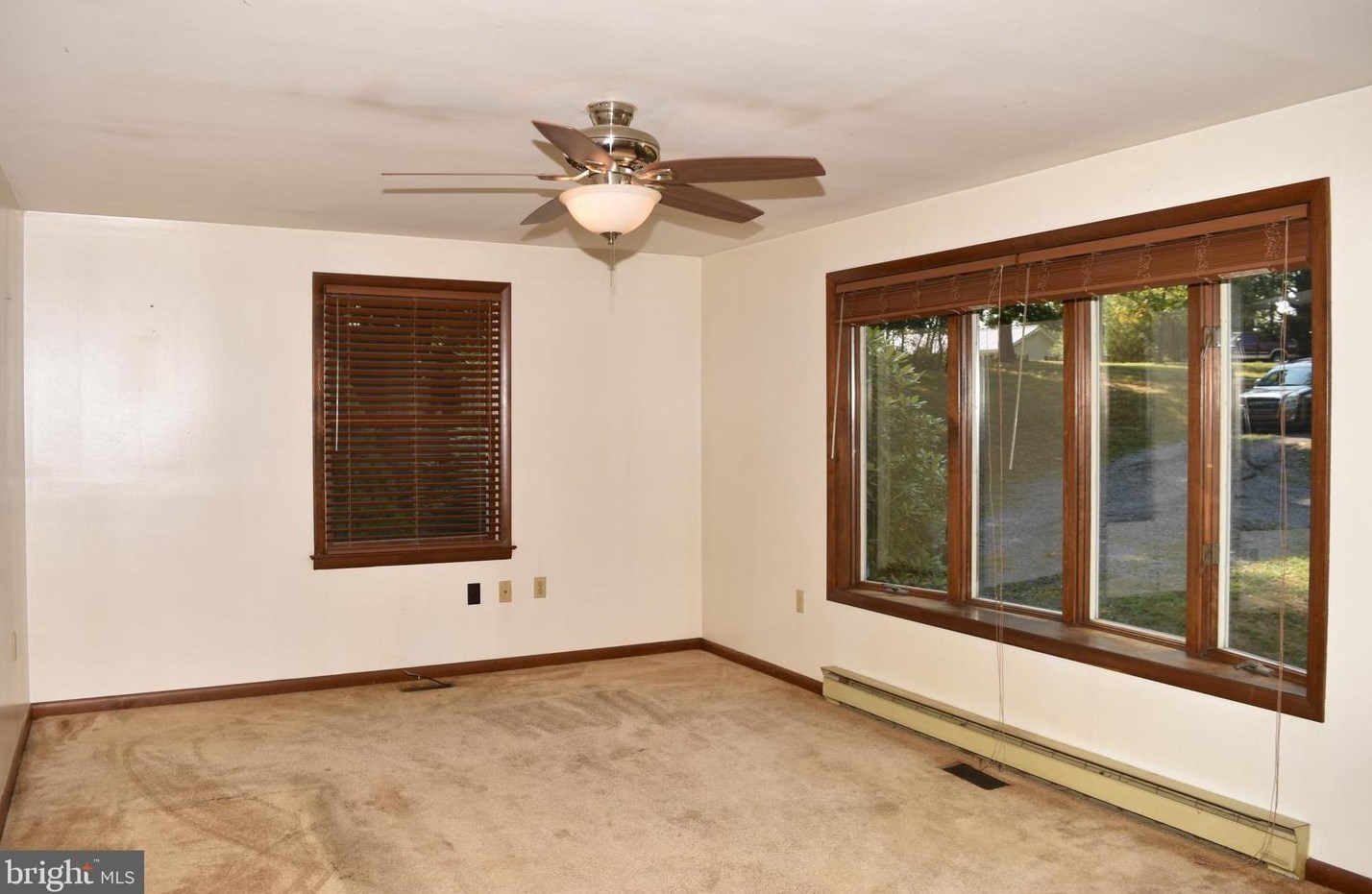 300 Little Creek Trl, Berkeley Springs, WV 25411-4541