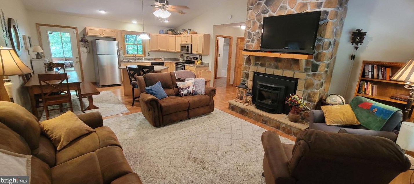 400 Highview Ln, Berkeley Springs, WV 25411