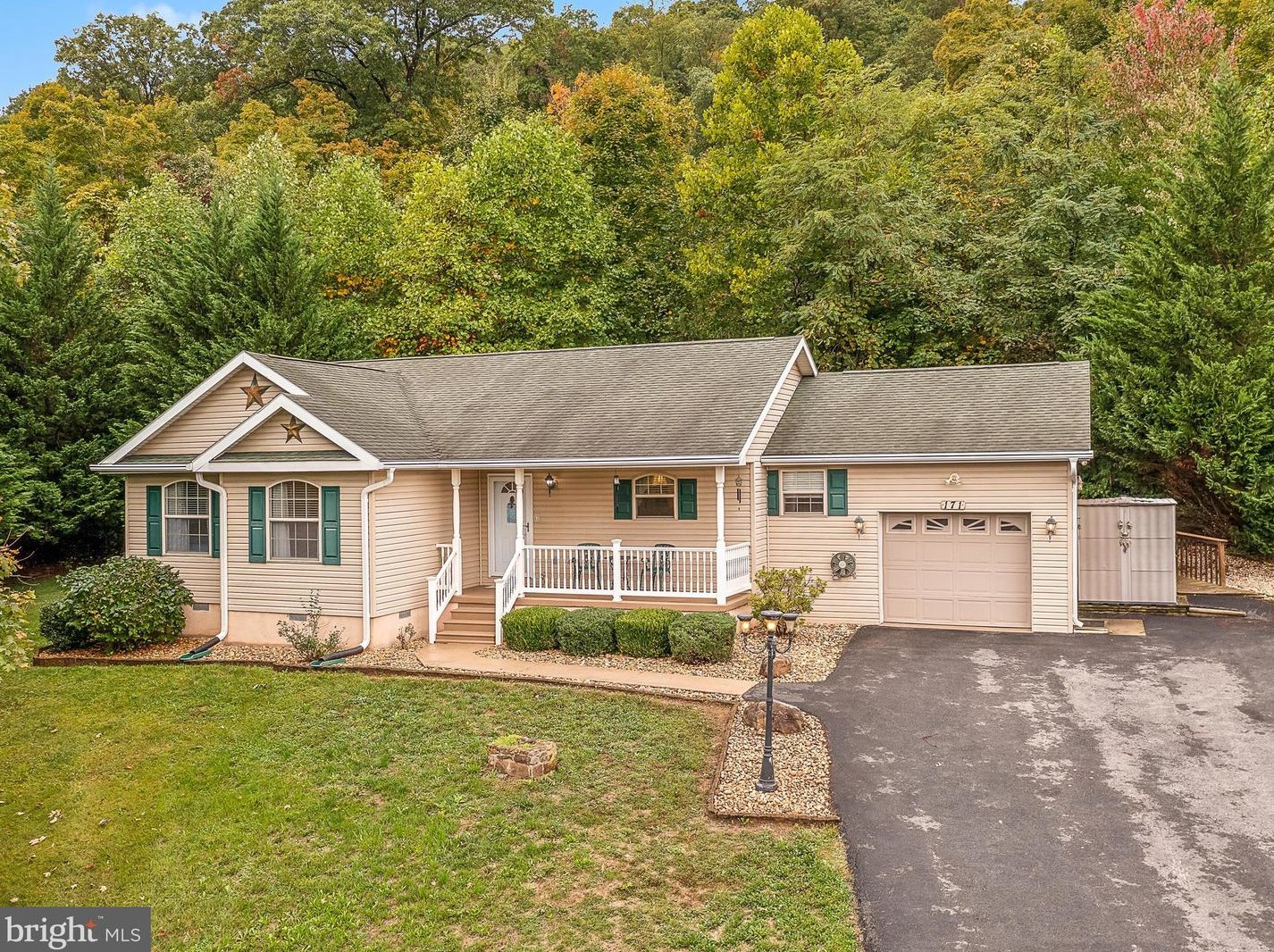 171 Southridge Dr, Berkeley Springs, WV 25411