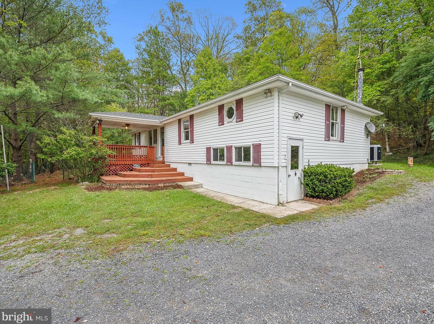 655 Spring Dr, Berkeley Springs, WV 25411