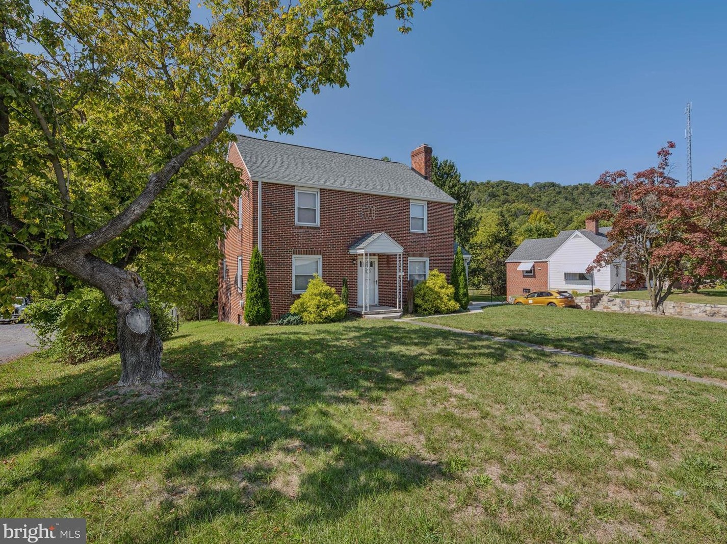 1302 Valley Rd, Berkeley Springs, WV 25411