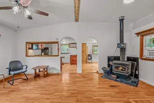 564 Shade Ln, Berkeley Springs, WV 25411 - Photo 2