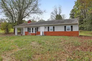 310 Crawford Ln, Great Cacapon, WV 25422 - Photo 4