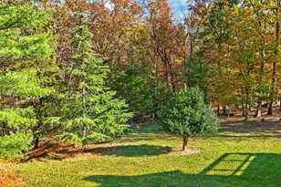 286 Colonial Dr, Berkeley Springs, WV 25411 - Photo 4