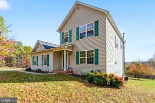 24 Greenoak Ln, Berkeley Springs, WV 25411 - Photo 2