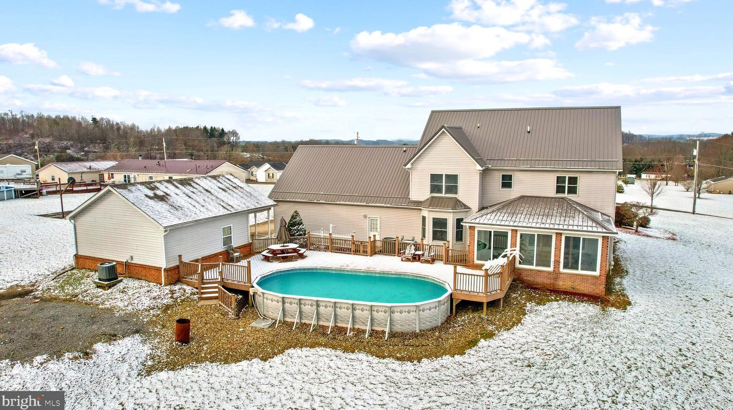 136 Skyview Dr, Reedsville WV  26547-9777 exterior