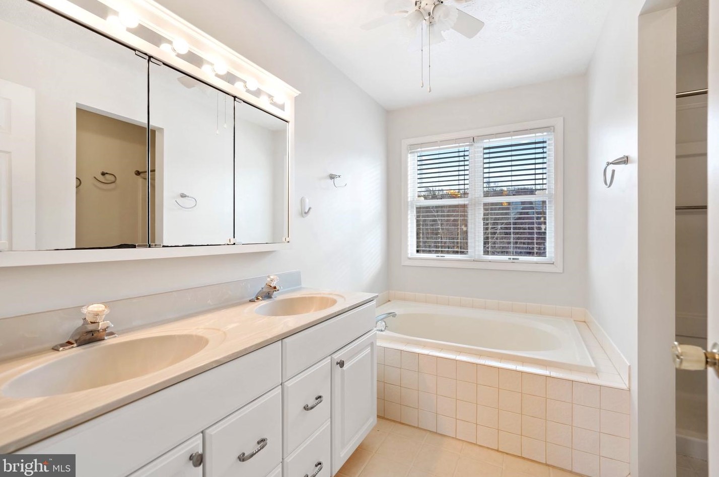 136 Skyview Dr, Reedsville WV  26547-9777 exterior