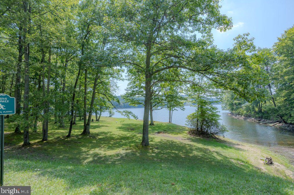174 Sumac Ln, Corinth, WV 26764