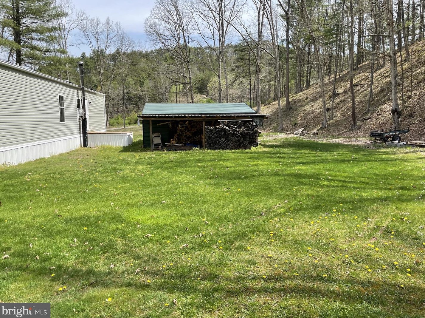 70 Hound Dog Hollow Ln, Brandywine, WV 26802-8558