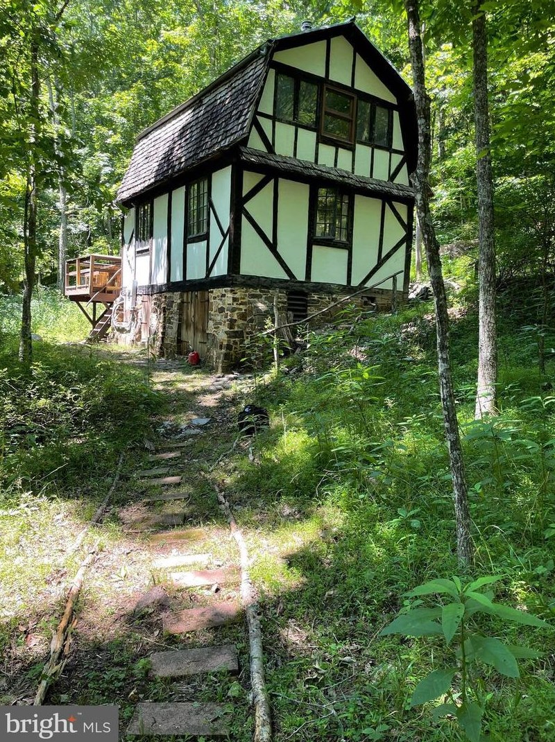 1601 Crummets Run Rd, Sugar Grove, WV 26815