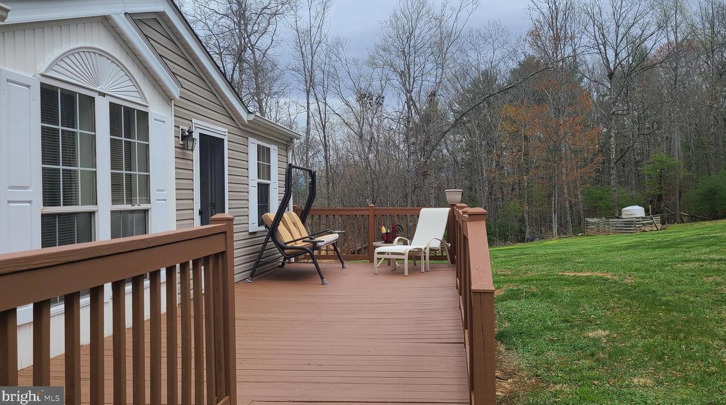 561 Blackberry Ln, Brandywine, WV 26802