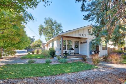 497 E Walnut Street - Photo 1