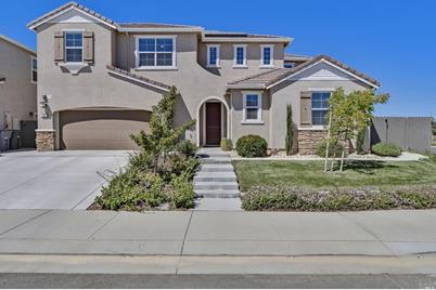 690 Periwinkle Drive, Vacaville, CA 95687 - Photo 1