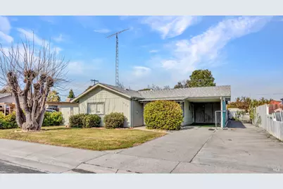 428 W F Street, Dixon, CA 95620 - Photo 1