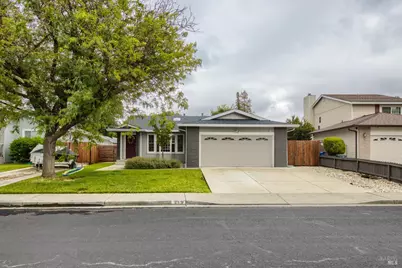 319 Brookdale Drive, Vacaville, CA 95687 - Photo 1