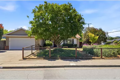 131 Grande Vista, Novato, CA 94947 - Photo 1