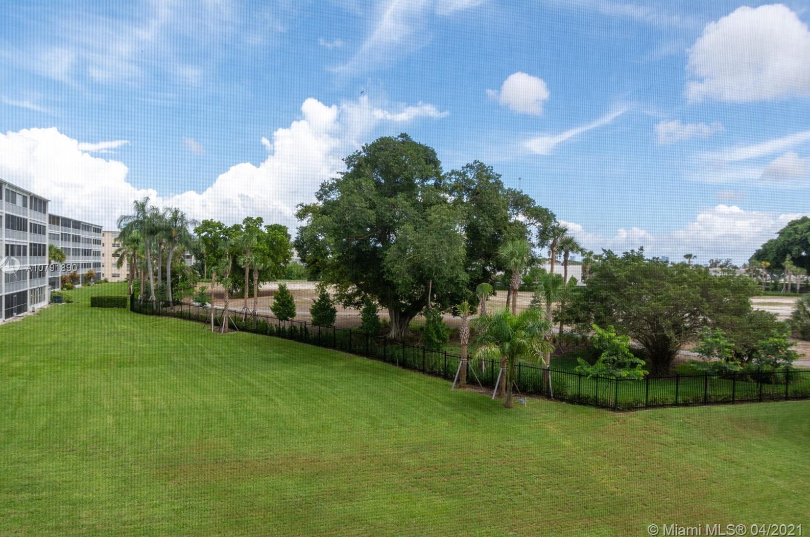 981 Hillcrest Ct, Hollywood FL  33021-7892 exterior